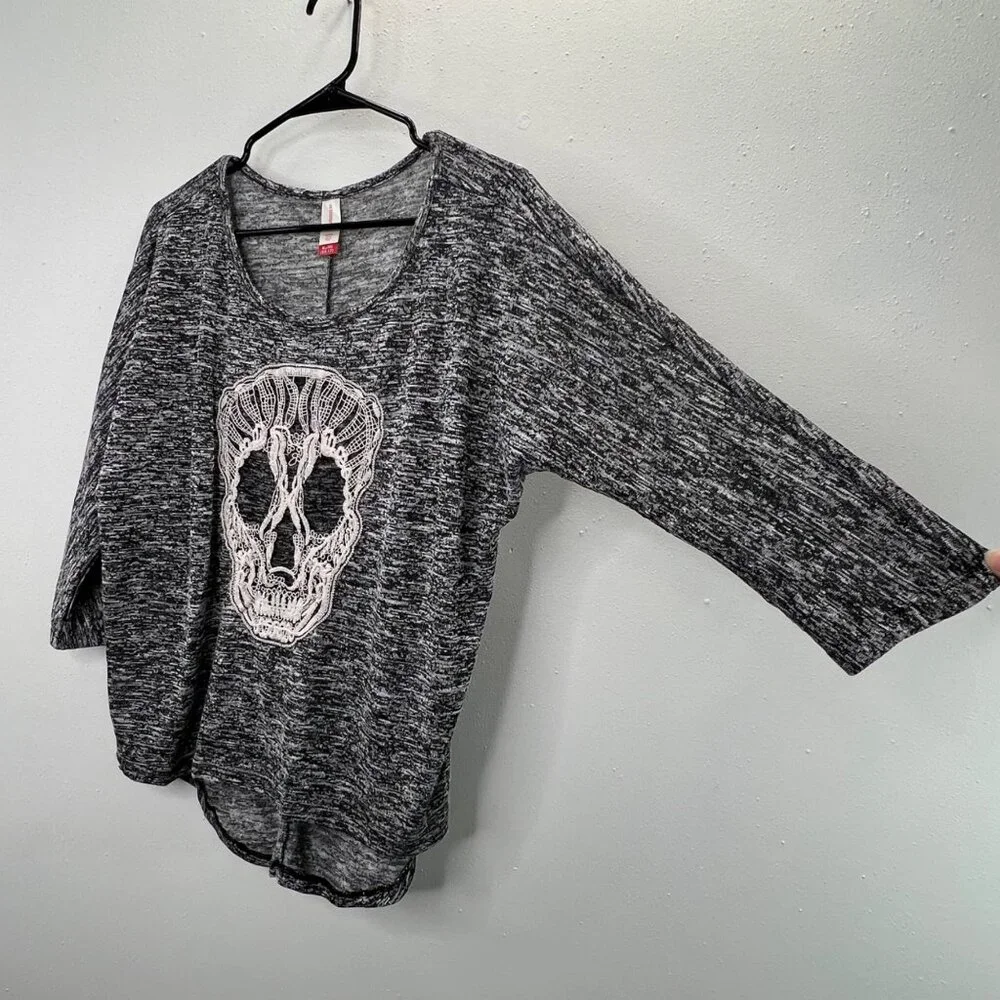 No Boundaries Knit Skull Top Shirt XL 15-17 Black Loose Oversized Embroidered - Picture 2 of 7